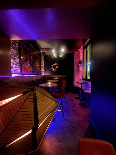 FLO Cocktail, Beer, Spirits & Music