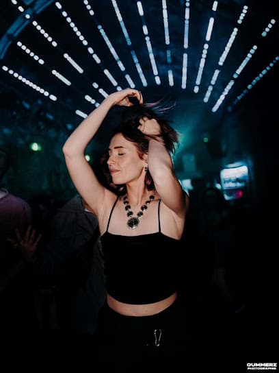 illu. Bar & Nightclub