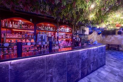 The Red Lion cours Julien