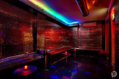 Harmony, bar de nuit.