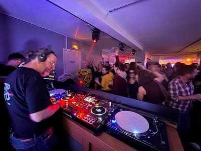 LE 17 LOUNGE BAR EPERNAY - Bar Ambiance & Terrasse